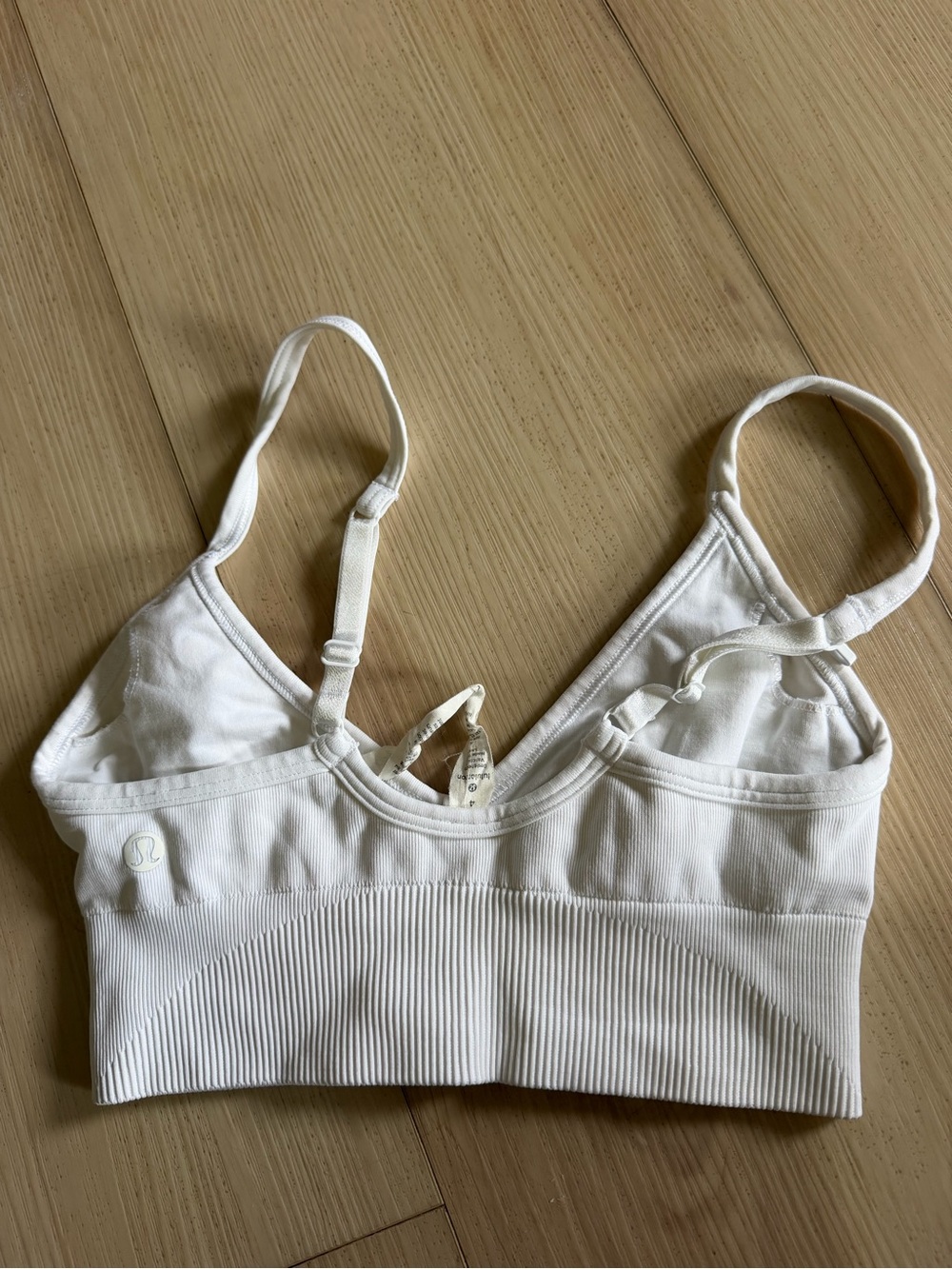 Lululemon sports bra size 4